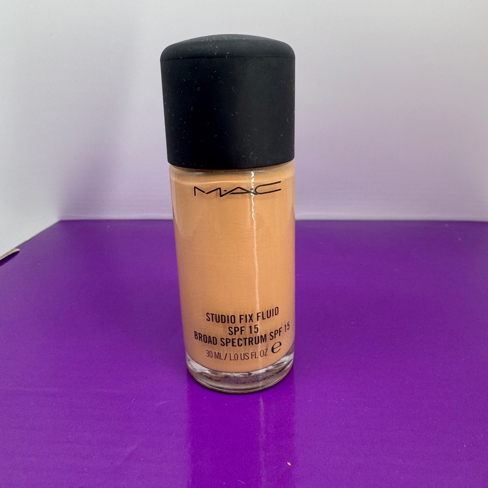 MAC Studio Fix Fluid Foundation SPF 15 - Shade NC30 (Lightly Used)